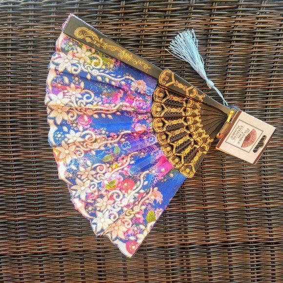 ✦SALE✦ Beautiful Lady’s DELUXE FOLDABLE Fan! - Picture 2 of 3